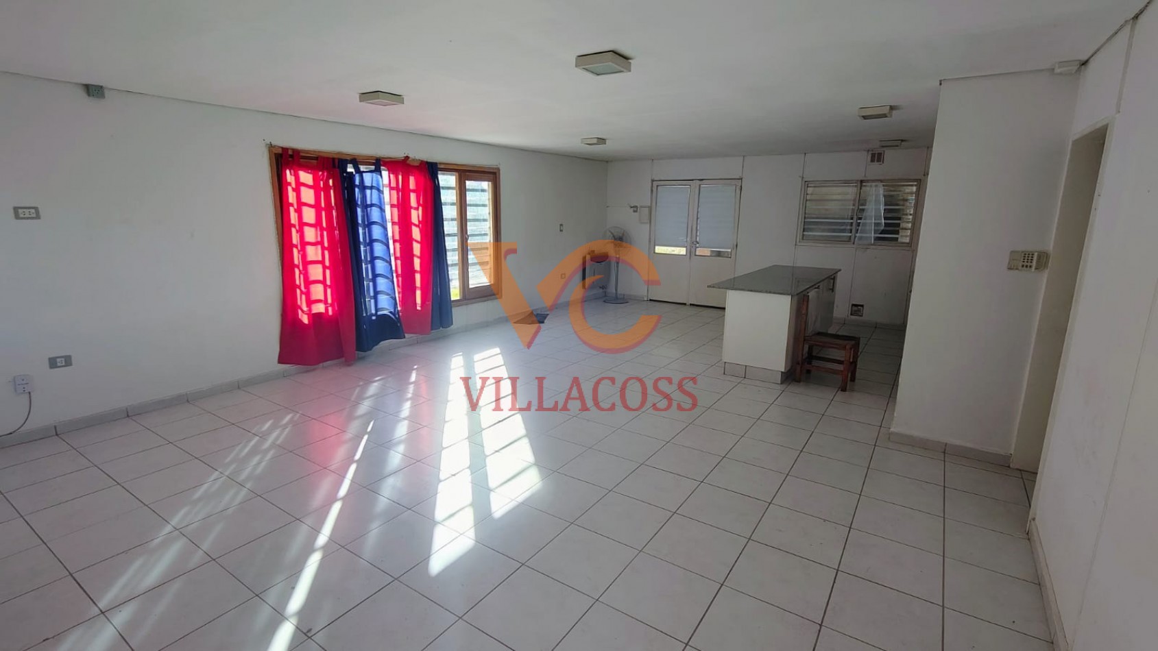 Casa de 4 dormitorios en alquiler - Jardines del Rey, Neuquen