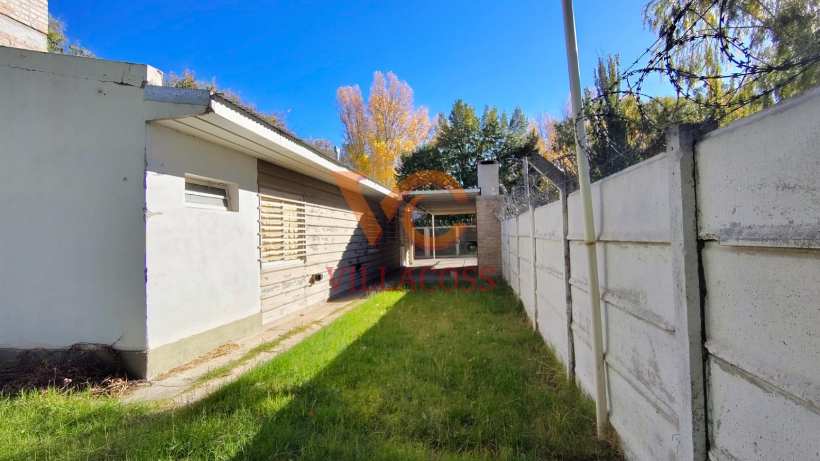 Casa de 4 dormitorios en alquiler - Jardines del Rey, Neuquen