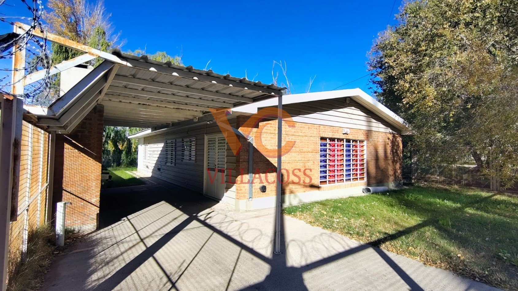 Casa de 4 dormitorios en alquiler - Jardines del Rey, Neuquen