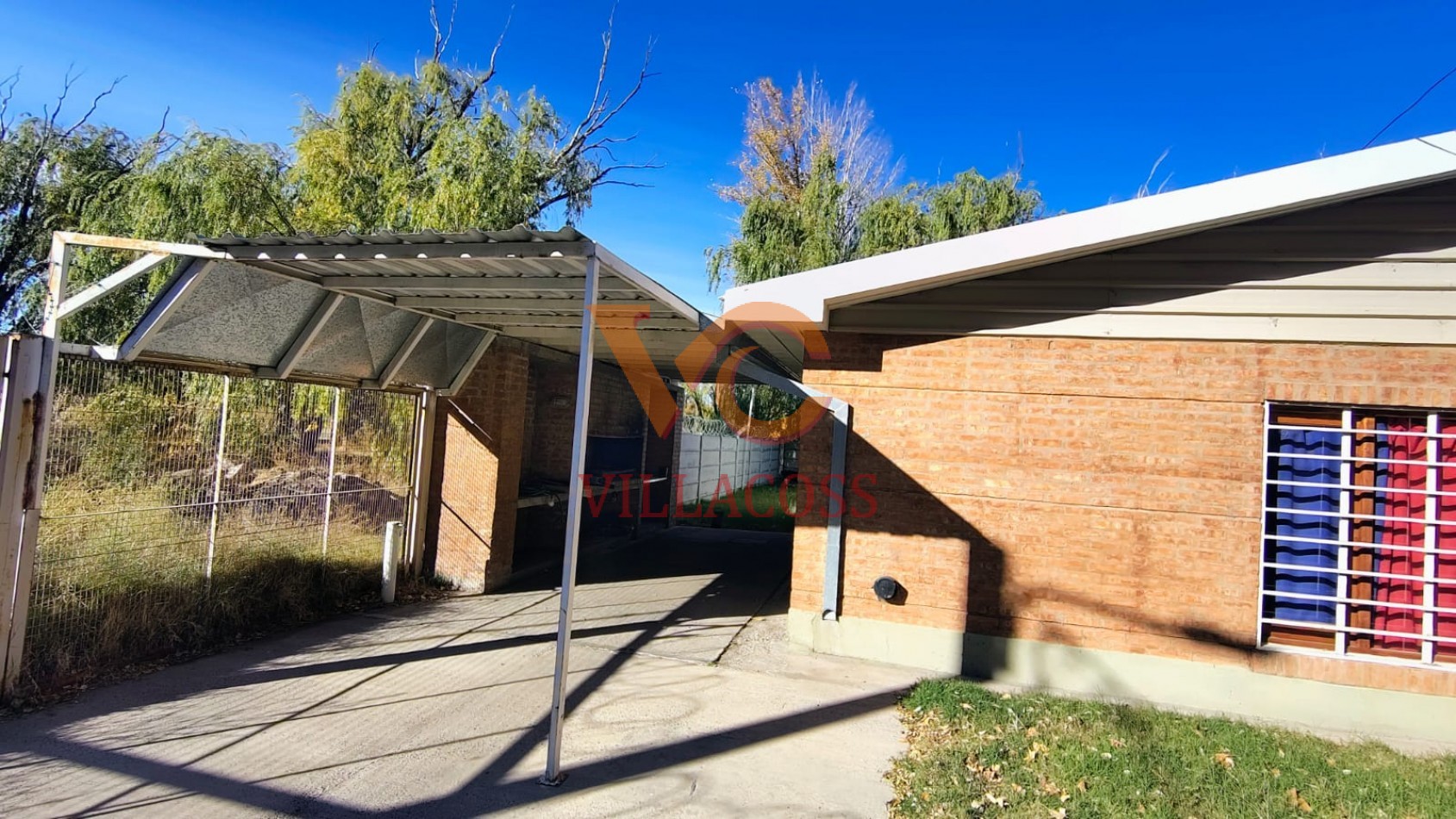 Casa de 4 dormitorios en alquiler - Jardines del Rey, Neuquen