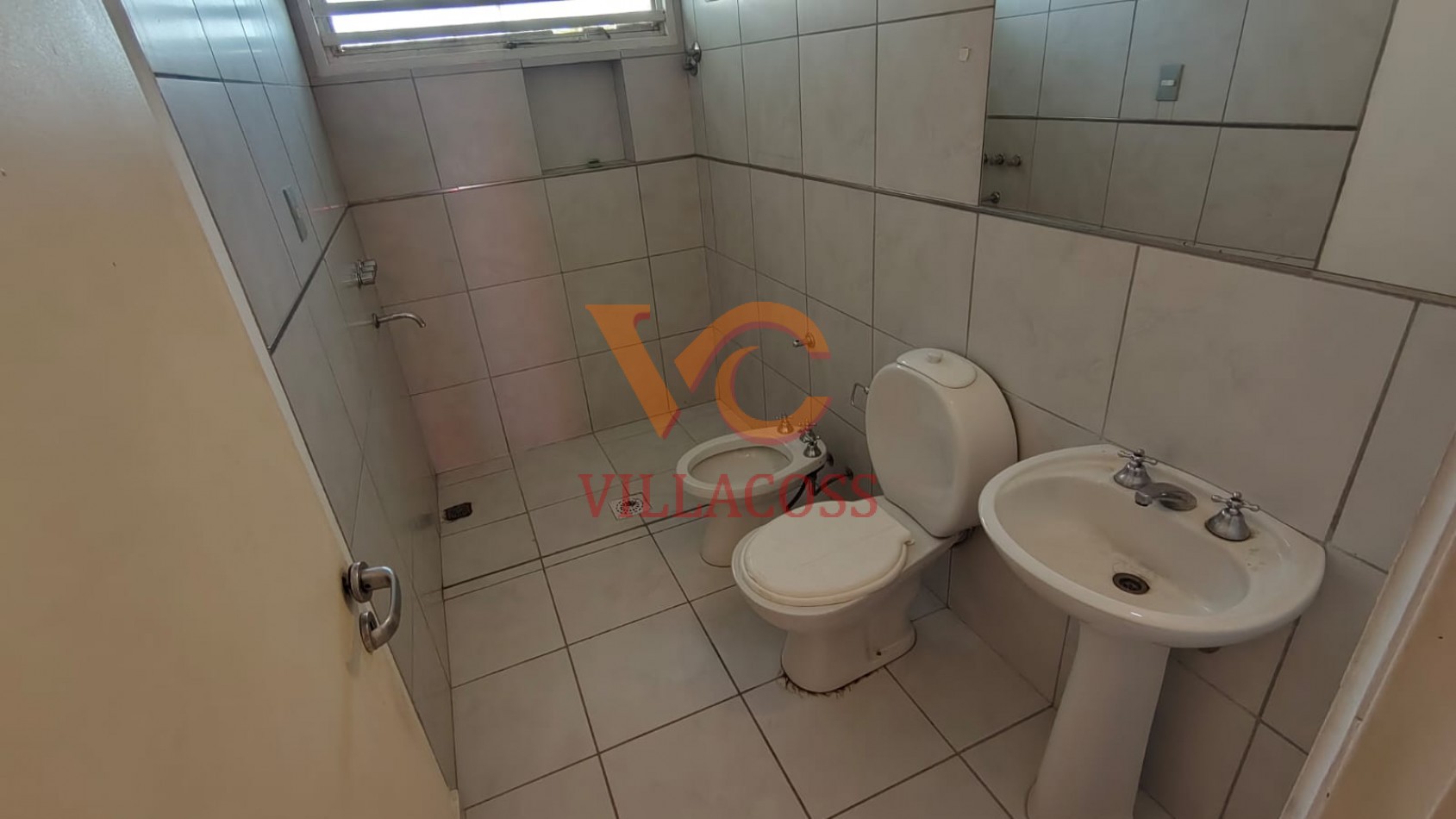 Casa de 4 dormitorios en alquiler - Jardines del Rey, Neuquen